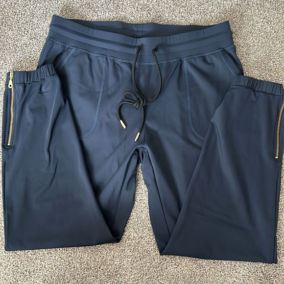 ZYIA Everywhere Zipper Joggers with gold zipper *navy* - Picture 11 of 12